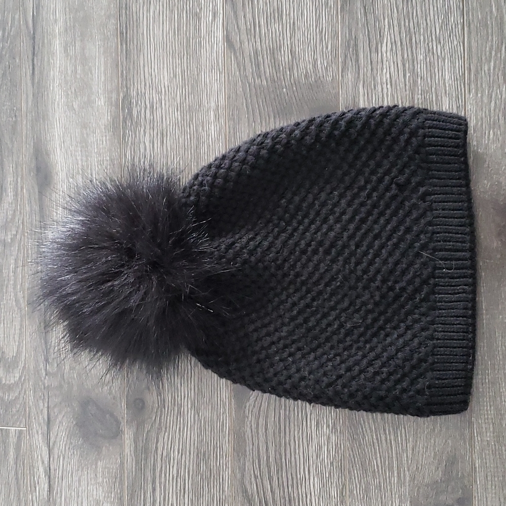 😍 Free with purchase -Toque with Fluffy Pom Pom